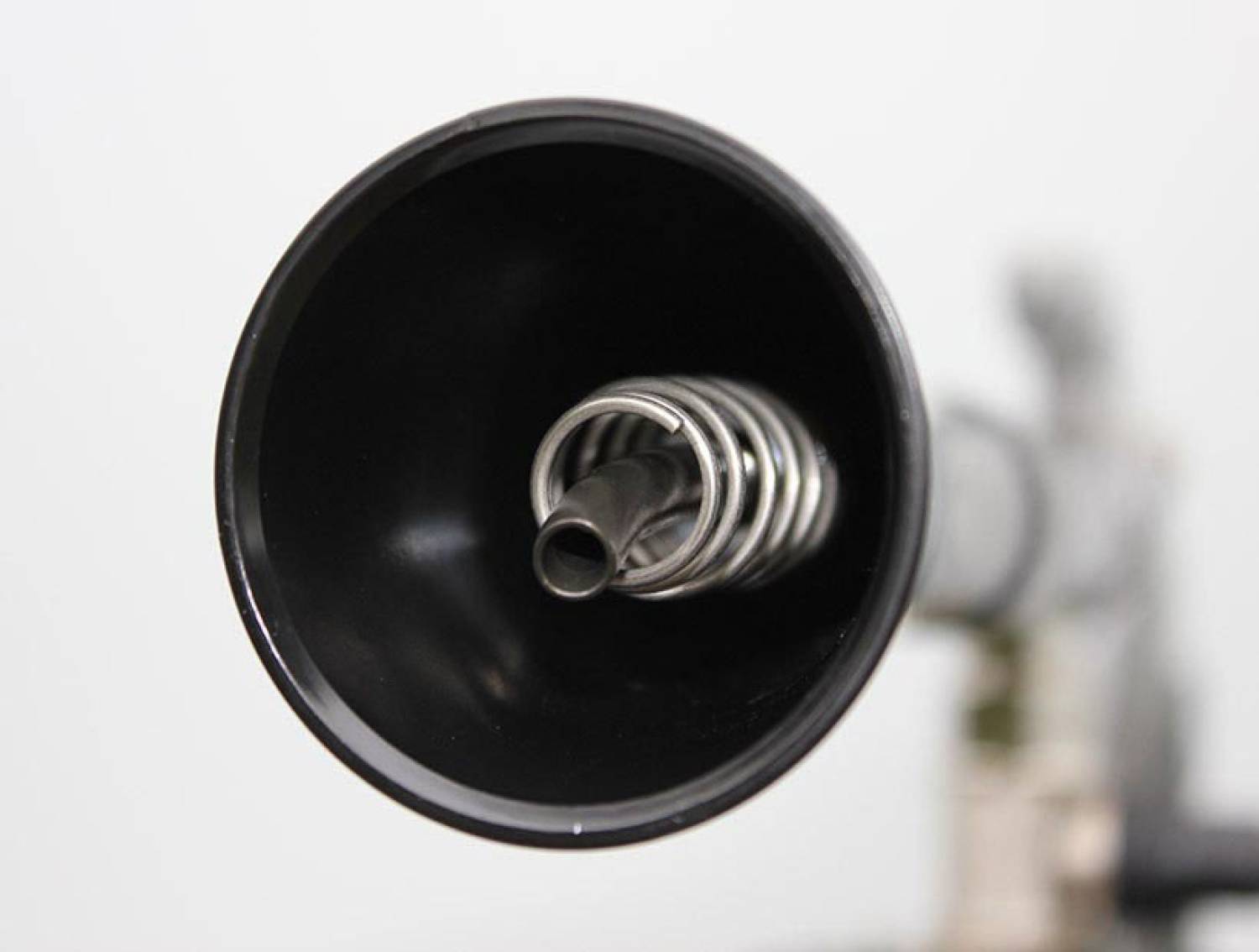 Profi-Reinigungspistole mit neuer Ergonomie und Performance, exzellenter Haptik und kälteisolierenden, vibrationsarmen Griffschalen